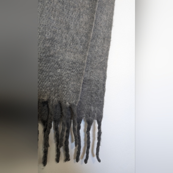 Oversized Blanket Grey Scarf - Picture 4 of 7